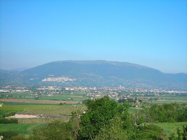 File:Mount subasio.JPG