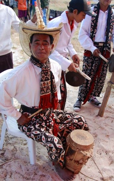 File:Rote drummer.jpg