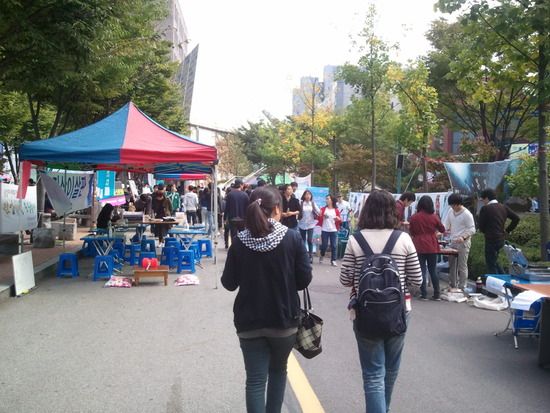 File:Soongsil University Festival (Daedongje) 2010-10-06 12h25m.jpg