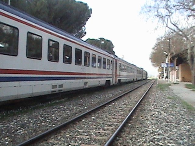 File:The 9 Eylul Ekspres at Ayvacik Station.JPG