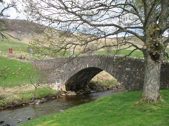 File:Bridge, Garrow - geograph.org.uk - 1060572.jpg