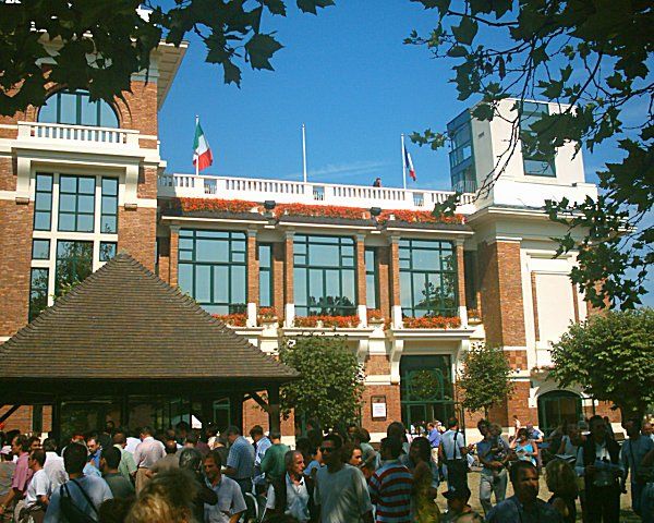 File:Hippodrome de Deauville.jpg