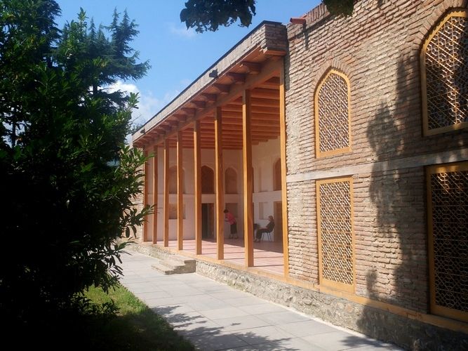 File:King Erekle Palace. Telavi Museum. 2018.jpg