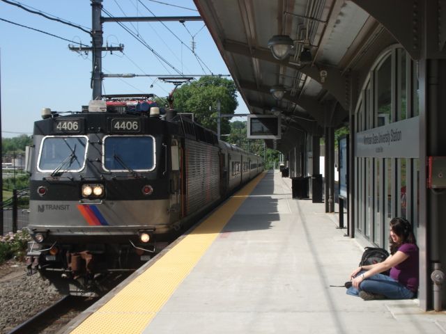 File:MSU Station Platform.JPG