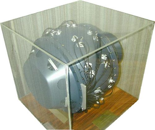 File:Model First Nuclear Bomb.jpg