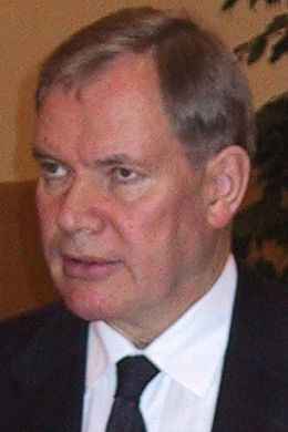 File:Paavo lipponen 15.1.2002 (cropped).jpg