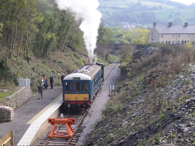 File:Ravenstor-railway-station-by-Neil-Ferguson-Lee.jpg