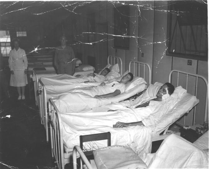 File:Soldiers wounded in battle of peleliu.jpg