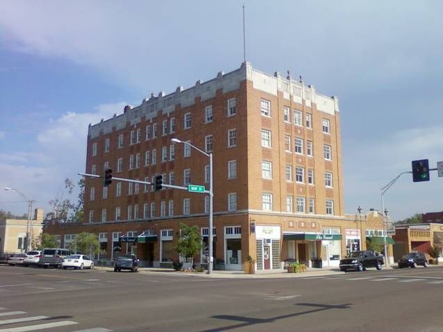 File:The Grand Hotel, Frederick OK 2012-08.jpg