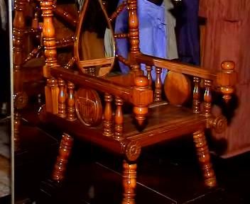 File:Vadakku Vasal Chair.JPG