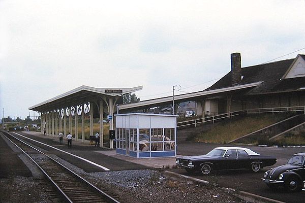 File:Whitehall station, July 1975.jpg