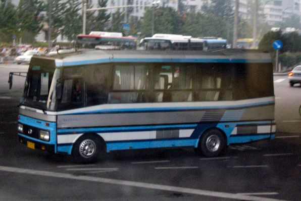 File:XMQ6700 at Sitongqiao (20050930173001).jpg