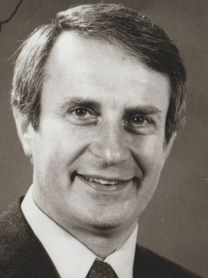 File:Anthony Earl (Wisconsin Governor) (3x4) b.jpg