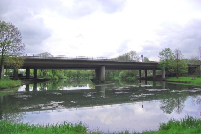 File:Autobahnweiher in Taufkirchen - geo.hlipp.de - 9792.jpg