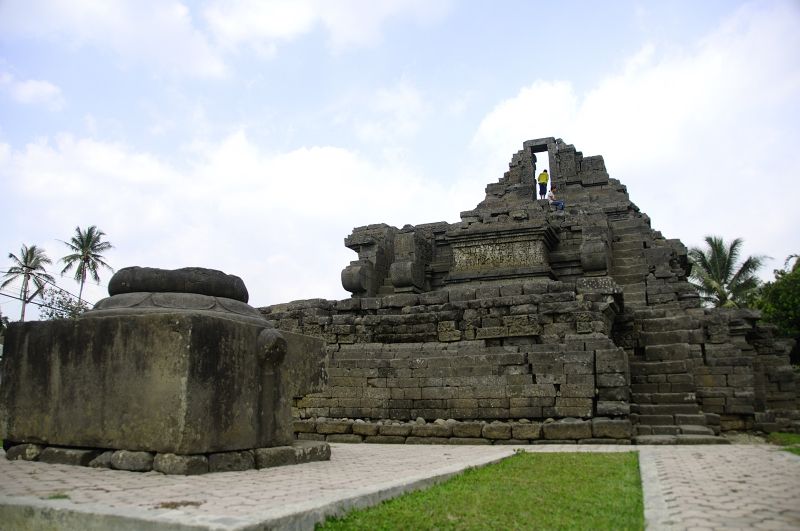 File:Candi Jago C.JPG