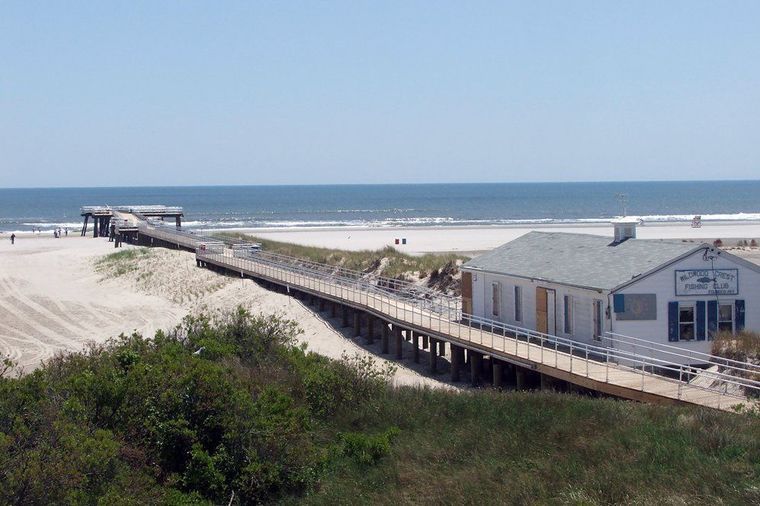 File:Crest Fishing Pier.jpg