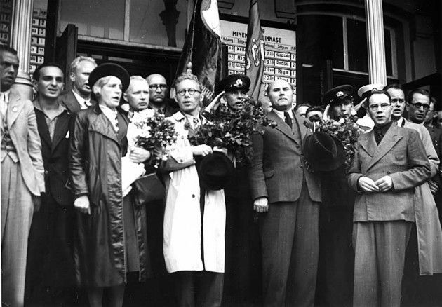 File:Estonian communist leaders in Tallinn 24.7.1940.JPG