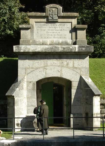 File:GuentherZ 2005-09-24 0059 Kaiserbrunn Kaiserbrunnen.jpg