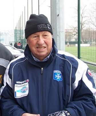 File:Guy Roux-AJ Auxerre (cropped).jpg