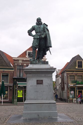 File:Jan Pieterszoon Coen statue.jpg