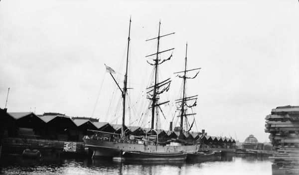 File:Lalla Rookh (ship, 1876) - NMM P4272.jpg