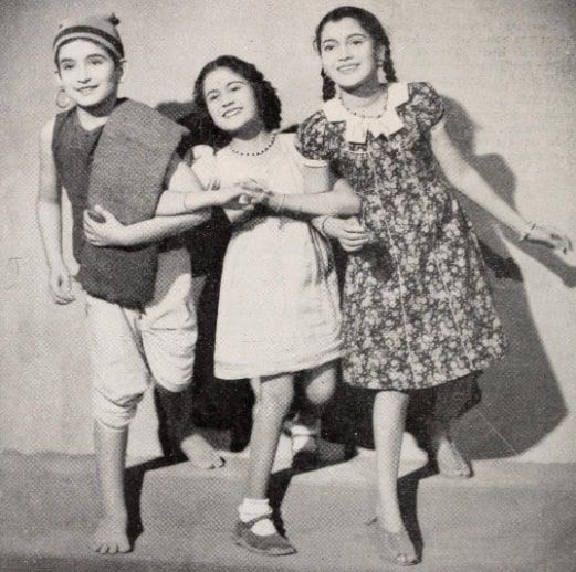 File:Shashi Kapoor, Baby Madhuri in Bachpan.jpg