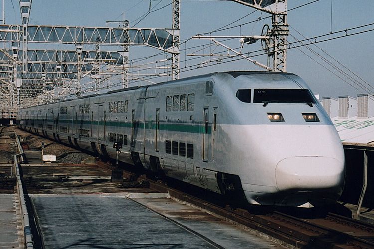 File:Shinkansen-e1.jpg