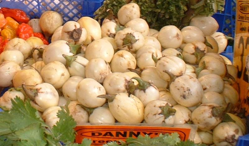 File:WhiteEggplantonMarketStall.jpg