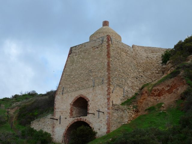 File:Wool Bay lime Kiln.JPG