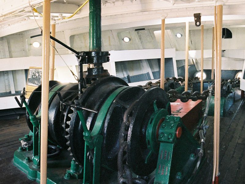 File:AnchorWindlass.jpg