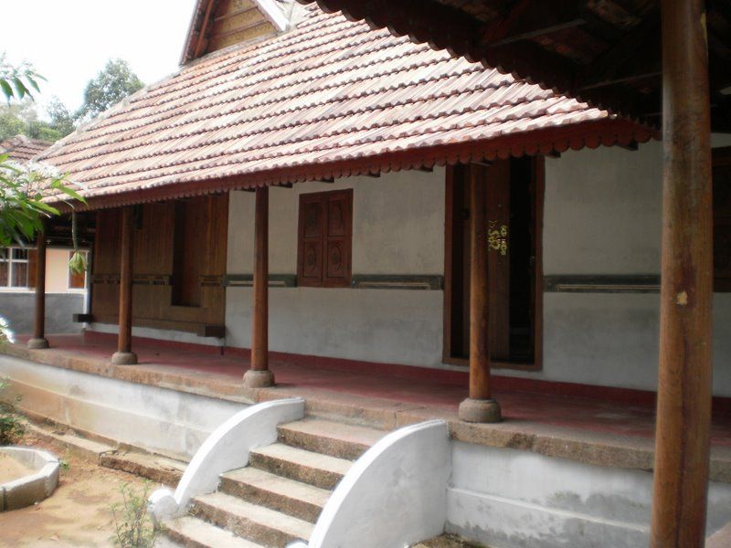 File:Aranmula Palace 2.jpg