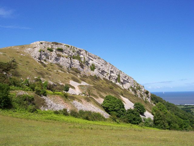 File:Craig y Forwyn, Conwy.jpg