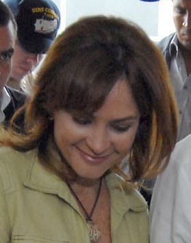 File:First Lady Vivian de Torrijos (crop).jpg