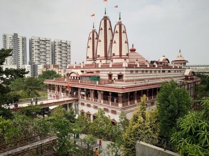 File:ISKCON temple in katraj,pune.jpg