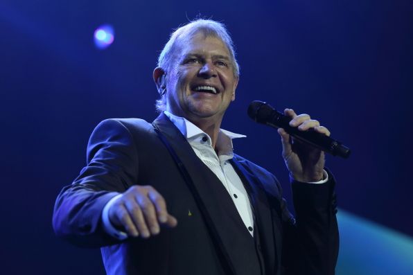 File:John Farnham Live.jpg