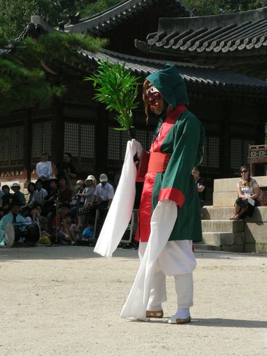 File:Korean mask dance-Songpa sandaenori-08.jpg