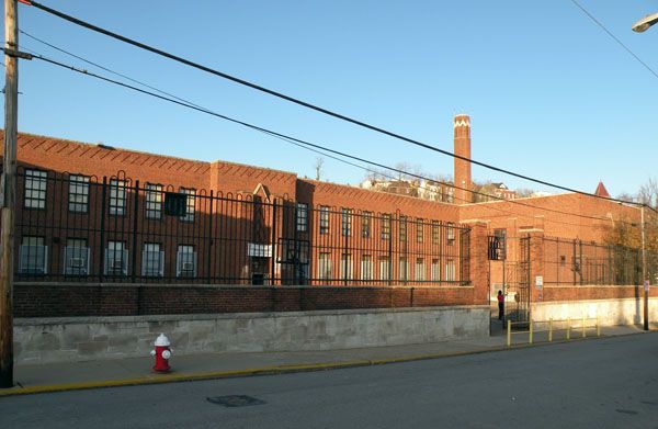 File:SchillerElementarySchool.jpg