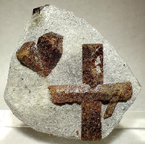 File:Staurolite-26463.jpg