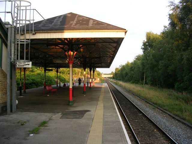 File:Swinton (Manchester) railway station 1.jpg