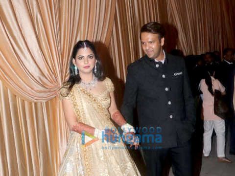 File:The-Ambani-family-arrives-at-Isha-Ambani-Anand-Piramal-wedding-reception-at-Reliance-Jio-Garden-5.jpg