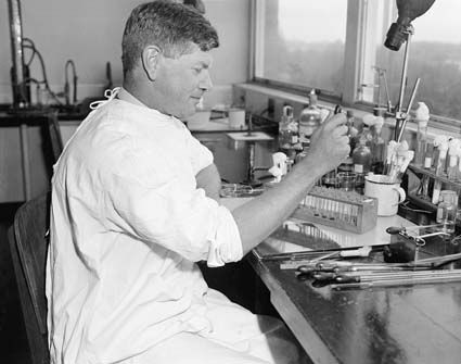 File:Burnet in the lab.jpg