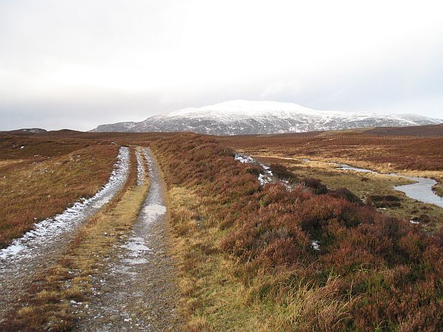 File:Esker road Scotland.jpg