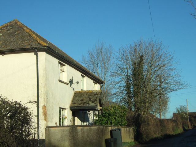 File:House in Aunk (geograph 2240244).jpg