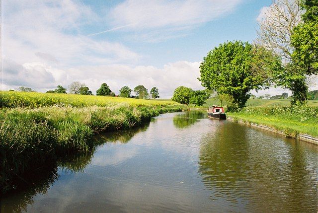 File:Llangollen Canal - geograph.org.uk - 130740.jpg