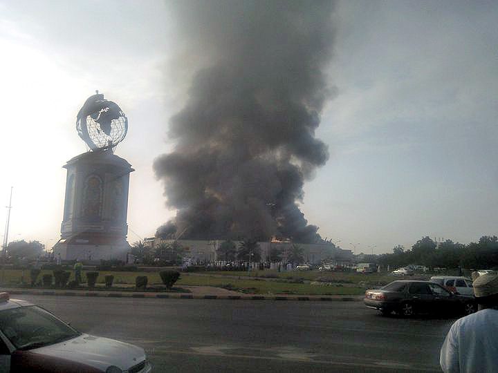 File:Lulu Hypermarket Burning.jpg