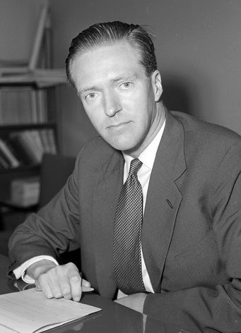 File:Overlege Fredrik Mellbye i Helsedirektoratet (1956).jpg