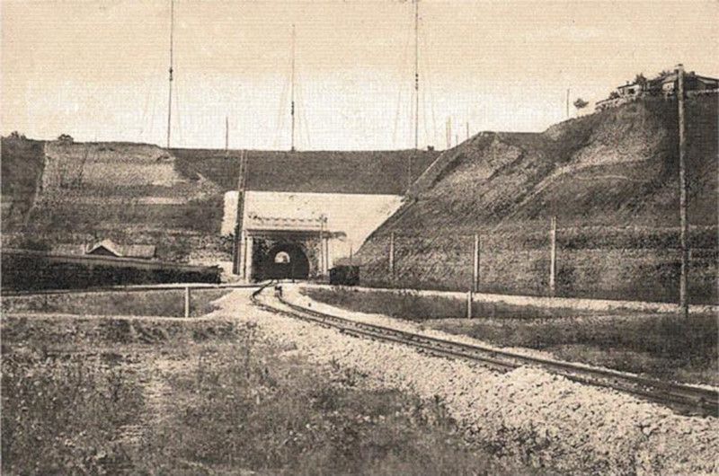 File:Palas saligny tunnel 1900.jpg