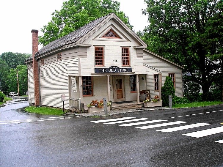 File:TheOldStoreInShermanCT.jpg