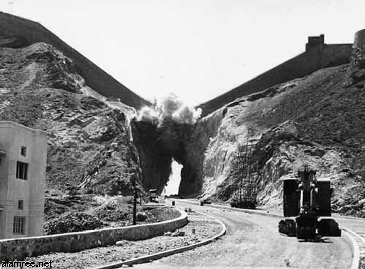 File:Bombing of Aden gate march 1963.jpg