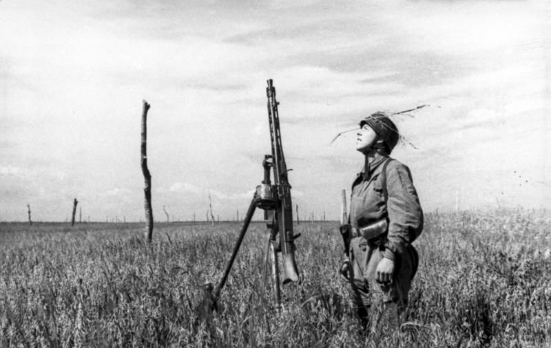 File:Bundesarchiv Bild 101I-582-2122-33, Frankreich, Fallschirmjäger mit Fla-MG.jpg